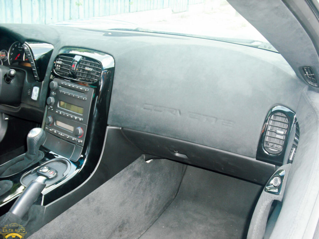 Bord auto și fețe de uși îmbrăcate în piele de Ex-Ta Auto