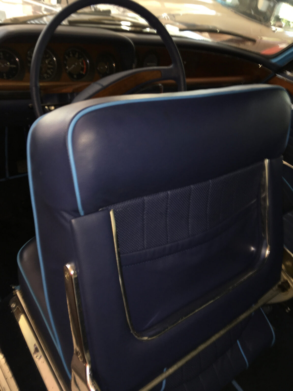 Tapițerie BMW clasic restaurată de Ex-Ta Auto