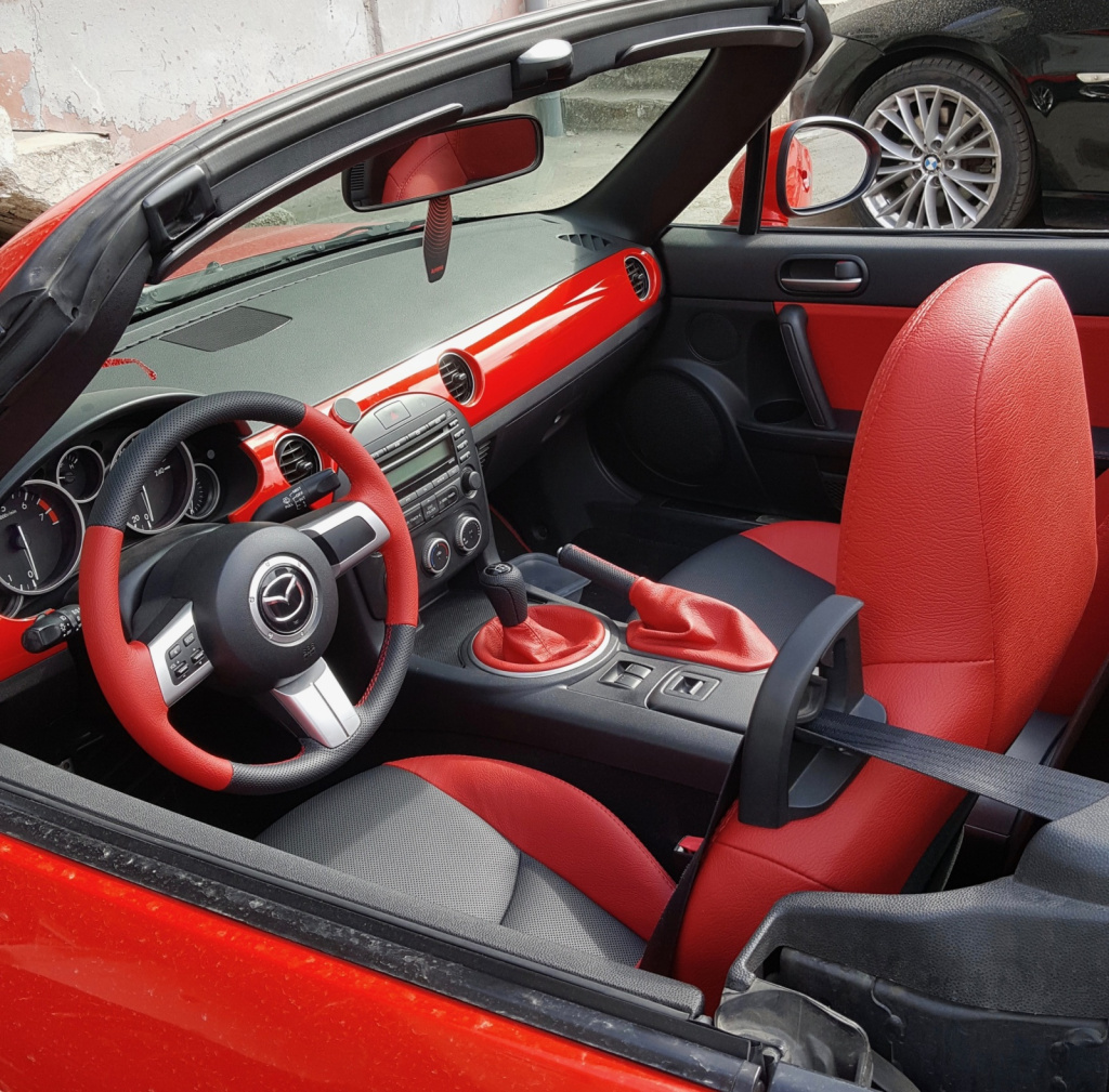 volan mazda piele rosie