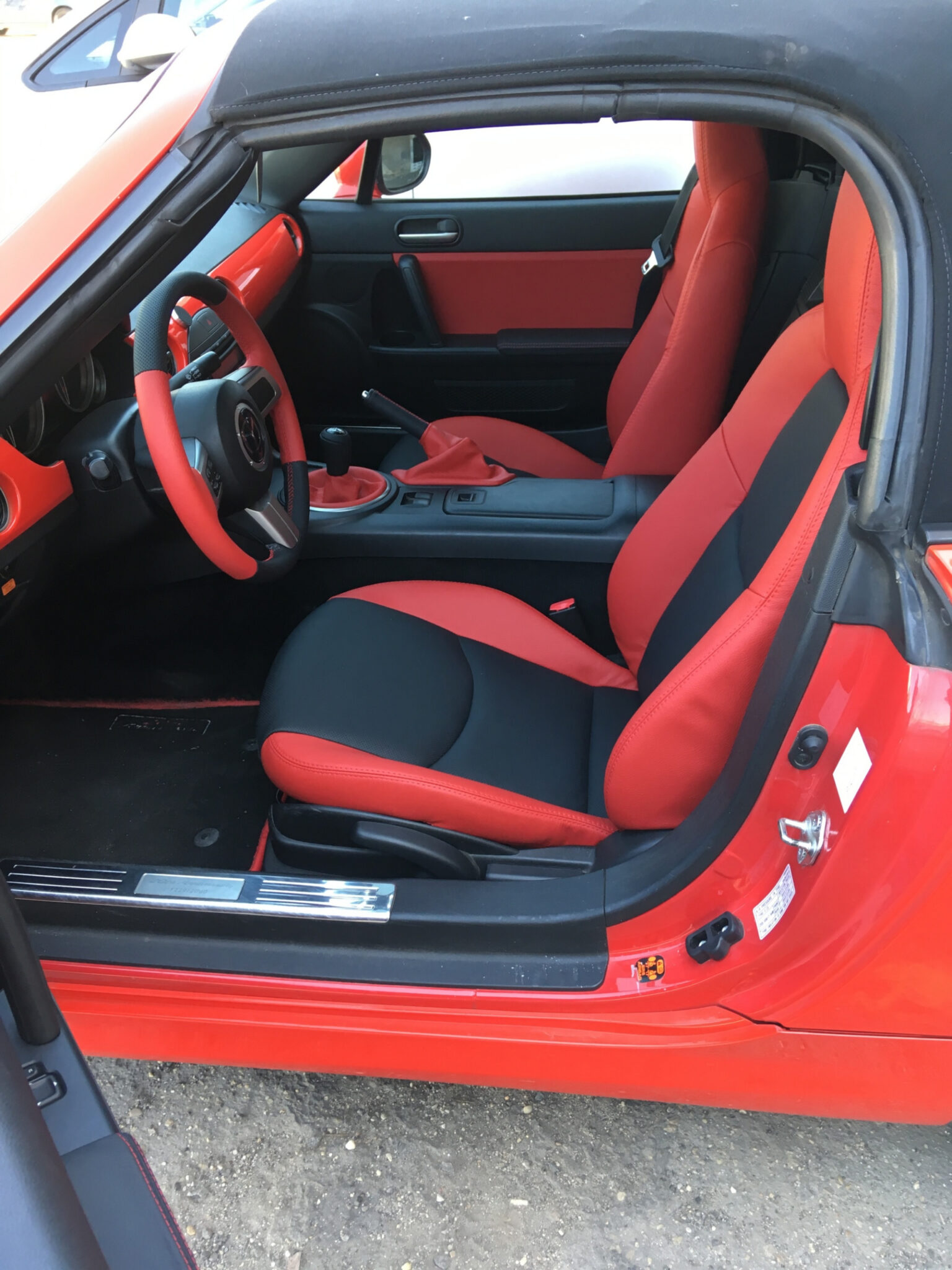 Tapițerie Mazda MX-5 realizată în atelierul Ex-Ta Auto