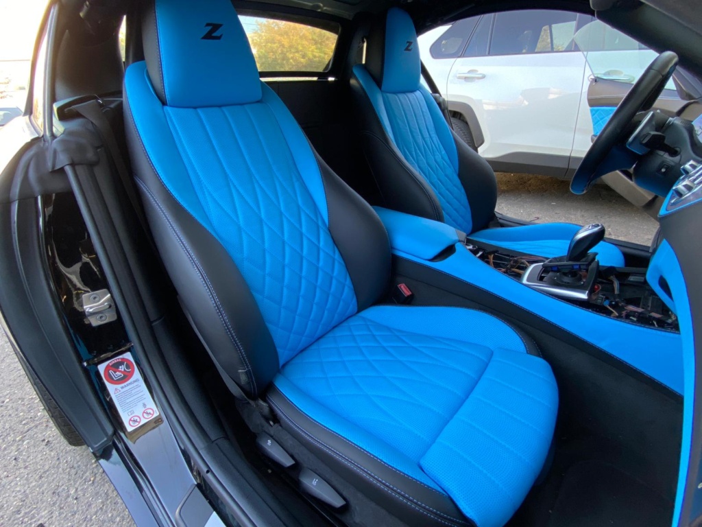 Scaune BMW Z4 retapițate în piele, interior deschis, în atelierul Ex-Ta Auto