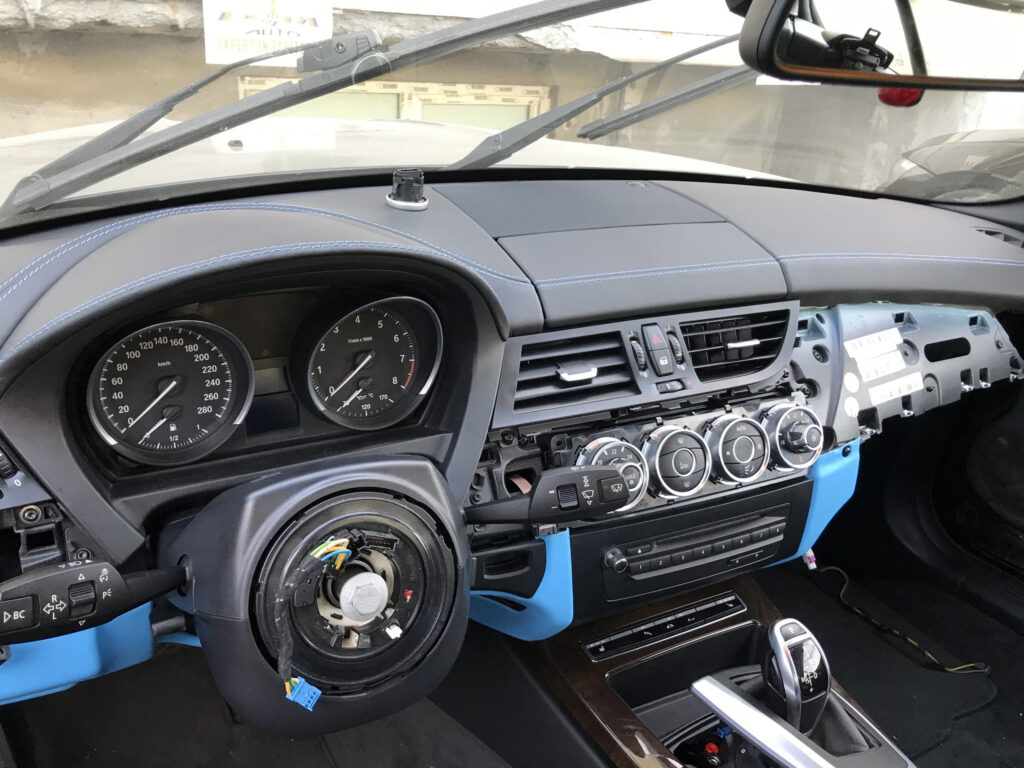 Bord auto și fețe de uși îmbrăcate în piele de Ex-Ta Auto