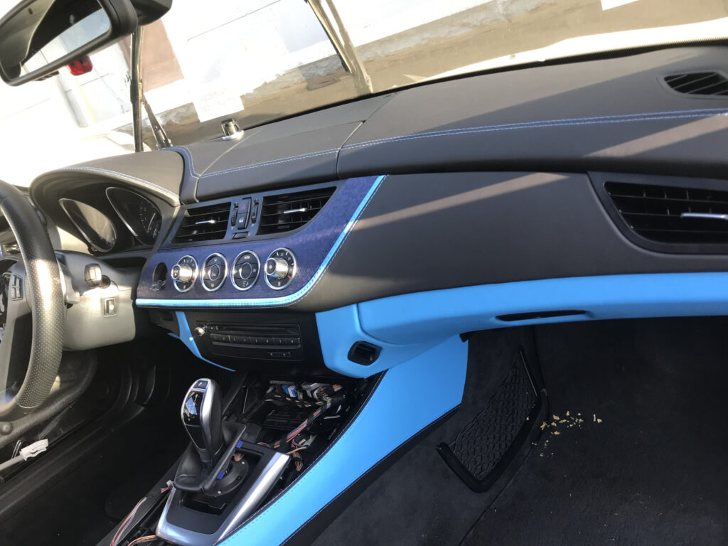 Bord auto și fețe de uși îmbrăcate în piele de Ex-Ta Auto