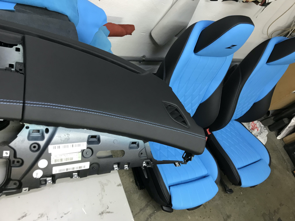 Bord auto și fețe de uși îmbrăcate în piele de Ex-Ta Auto