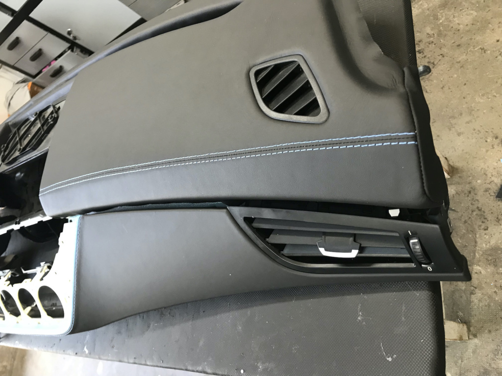 Bord auto și fețe de uși îmbrăcate în piele de Ex-Ta Auto