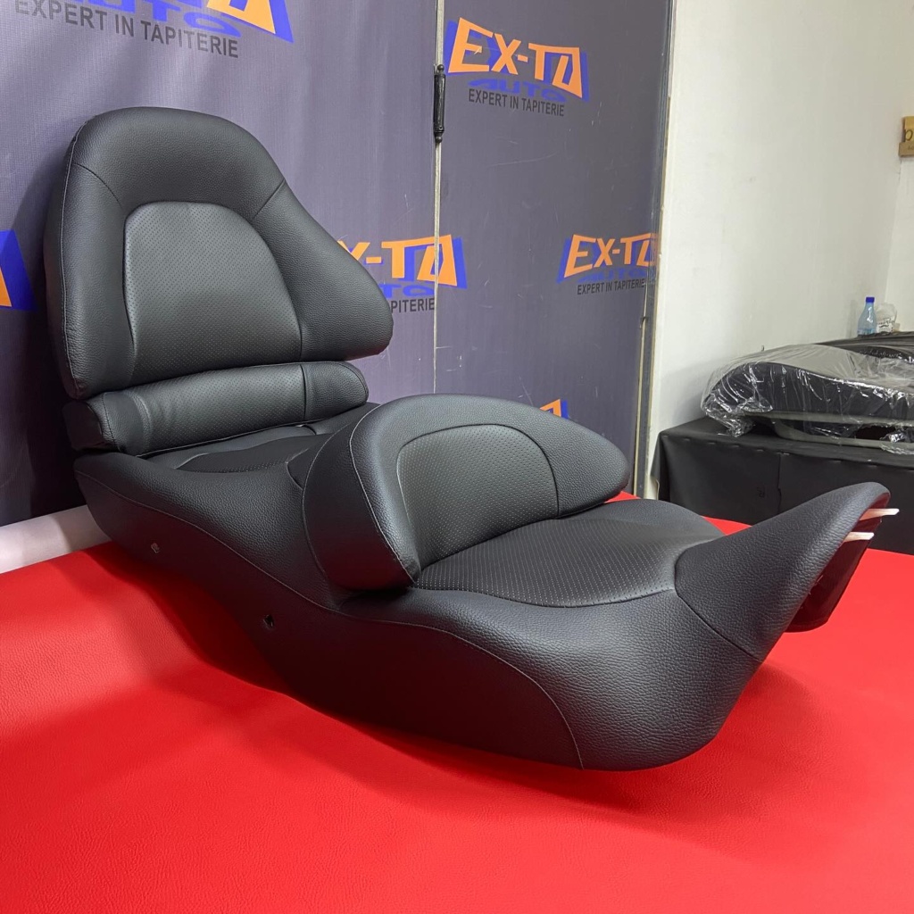Șa moto retapițată în atelierul Ex-Ta Auto București