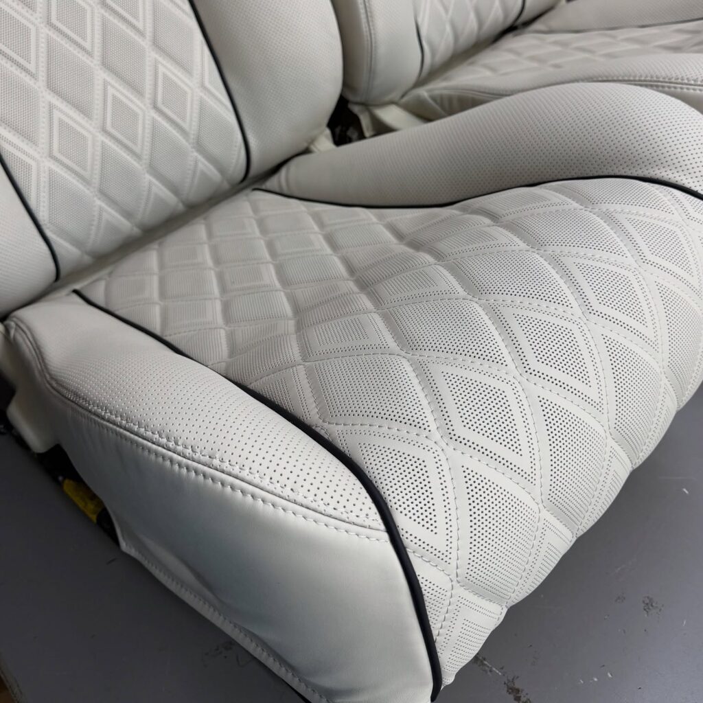 scaun auto perforatie custom