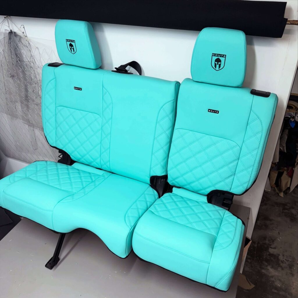 Banchetă spate Jeep Wrangler JK în piele Tiffany blue, matlasată romb